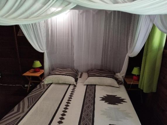 Insolite Arawakane Gites Du Manial Chalet Pointe-Noire Exterior photo