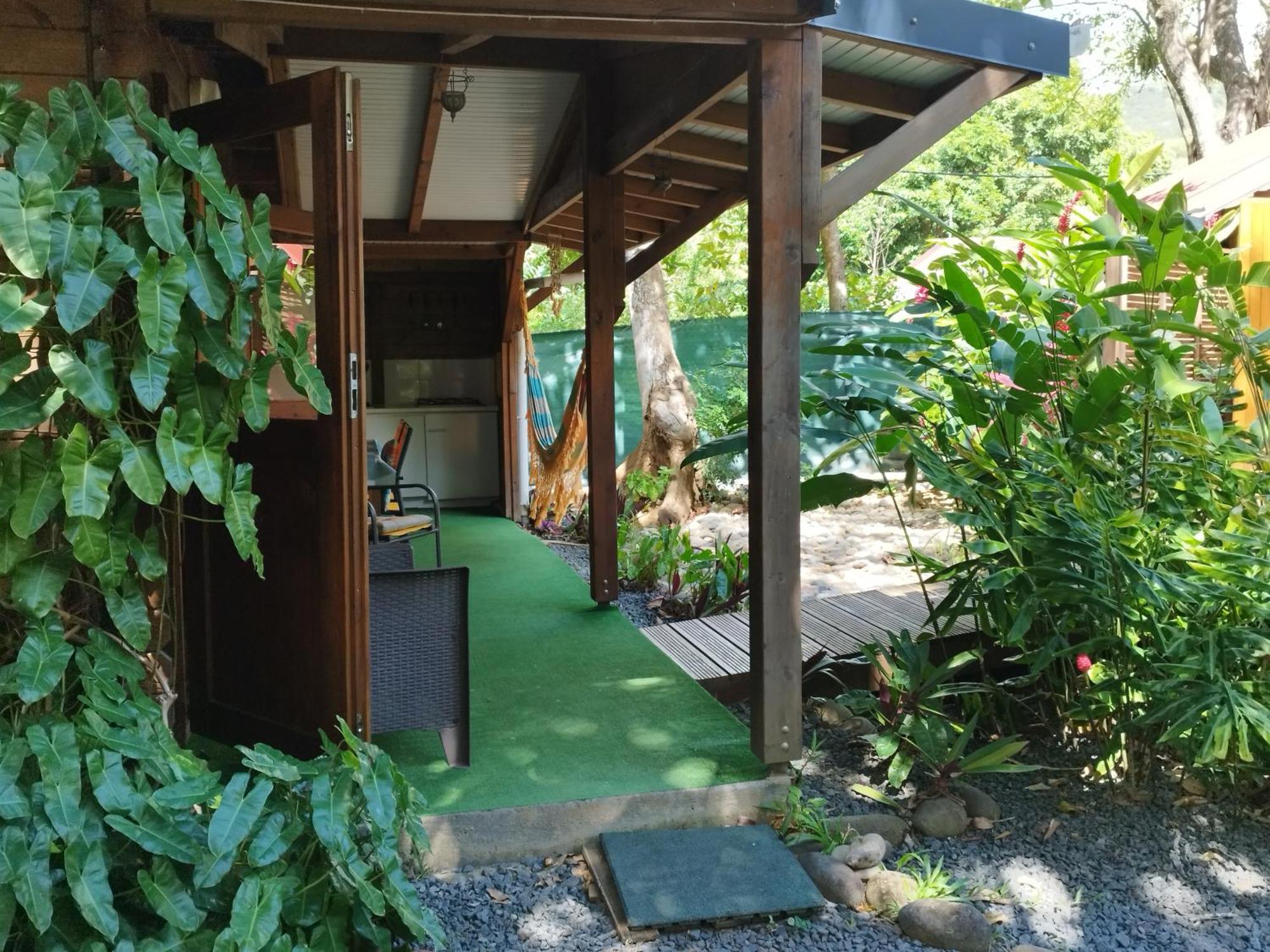 Insolite Arawakane Gites Du Manial Chalet Pointe-Noire Exterior photo