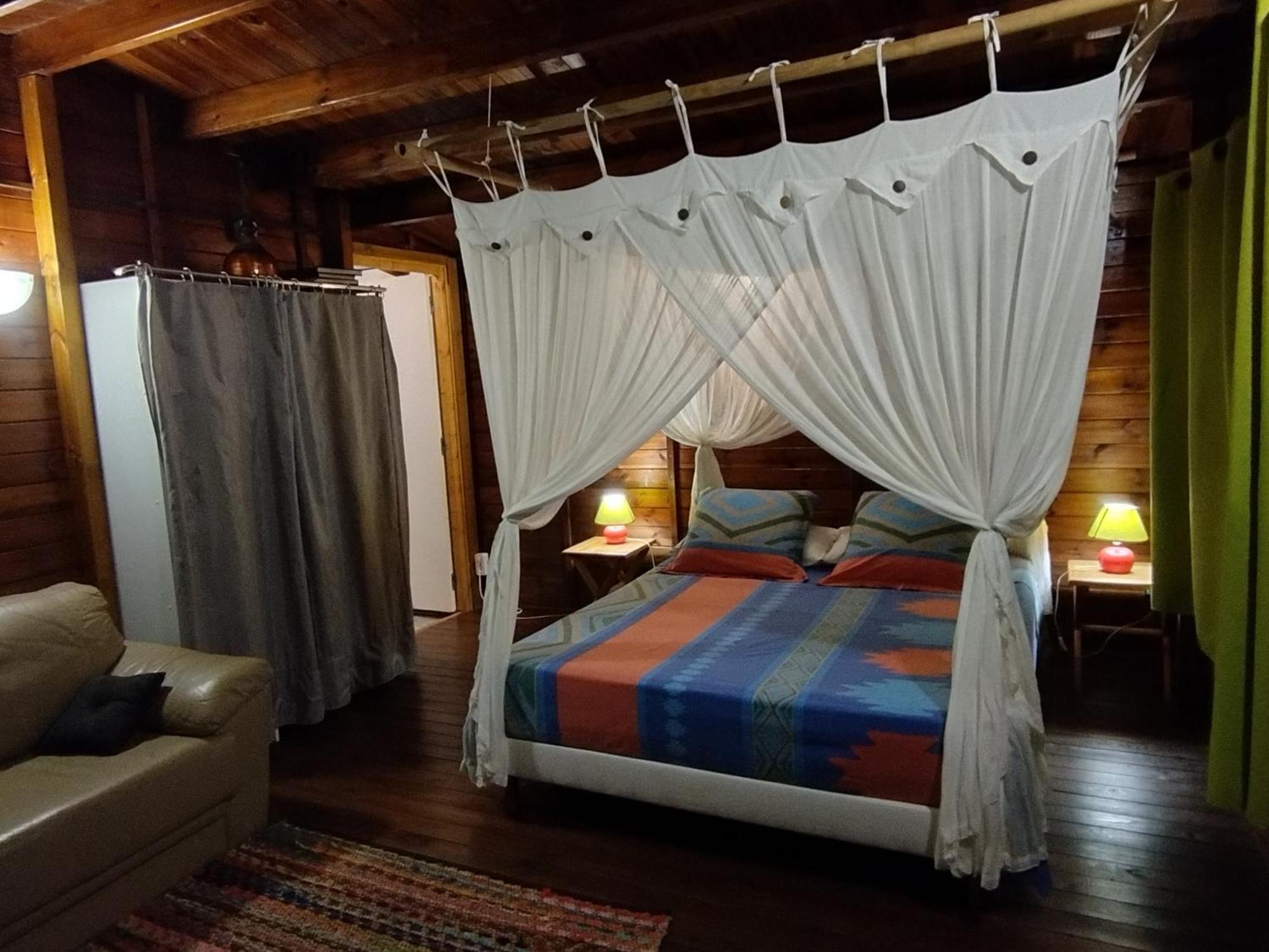 Insolite Arawakane Gites Du Manial Chalet Pointe-Noire Exterior photo